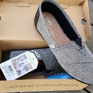 Toms Black & White Geometric Slip-On Moccasins